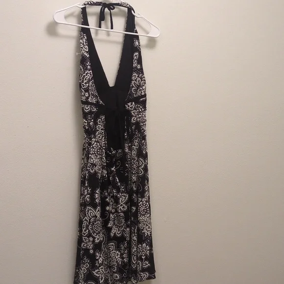 Stunning Halter Dress with Floral Design - Picture 6 of 13